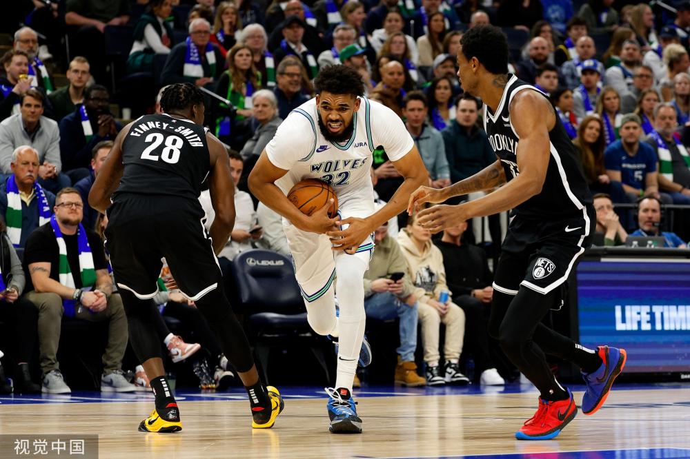 她正全力以 她正全力以